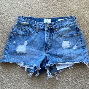 Woman short. Size: 2